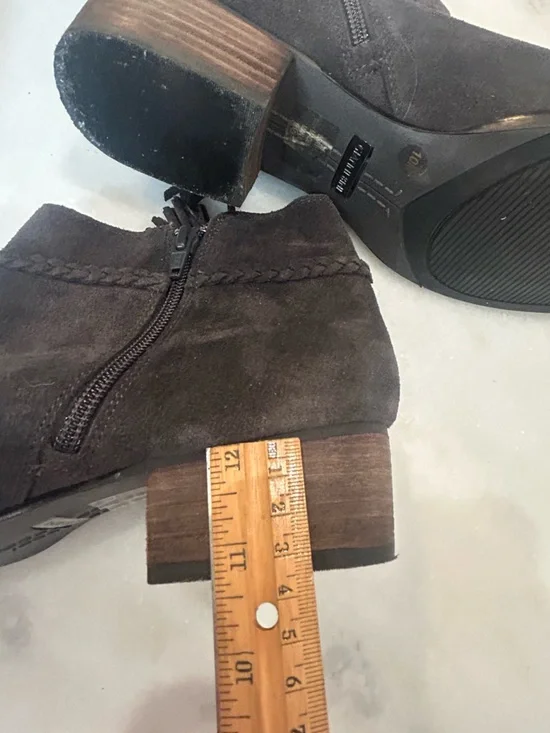 Gianni Bini Rorrie Grey Suede Fringe Ankle Boots 10M - Picture 3 of 7